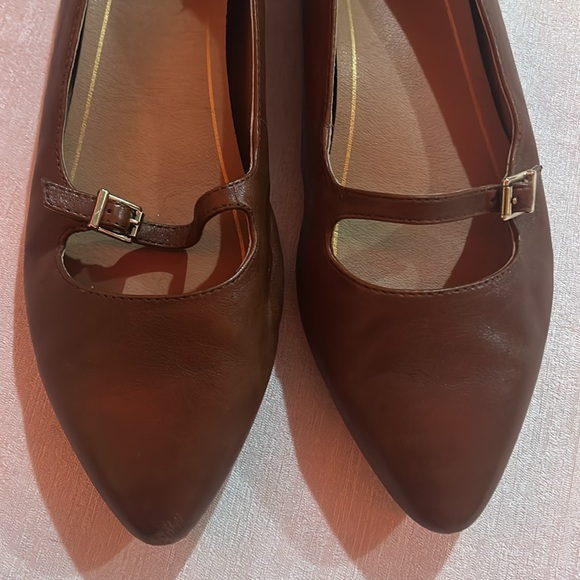 Vionic ’Delilah’ Styled Women’s Mocha Brown Colored Flats w/ Slim Strap Size 9.5 - Picture 4 of 11